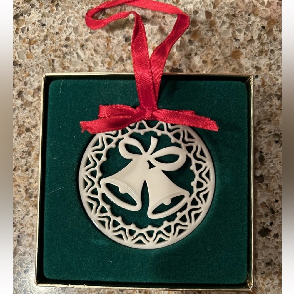 Vintage Lenox White Porcelain Christmas Yuletide Ornament Bells With Bow In Box